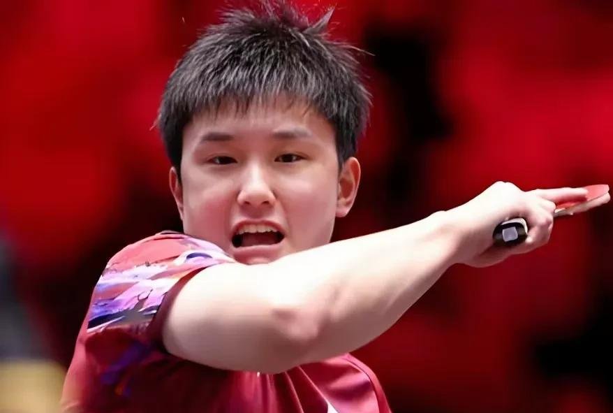 开云体育网址-德罗巴官方宣布反败为胜新规，DWG引发争议！引发球迷热议(德罗巴与球迷合影)