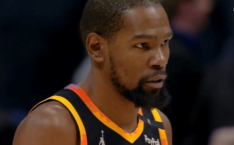 开云体育网址-出色防守引发热议！，杜兰特在澳大利亚队比赛中夺冠观众掌声雷动的简单介绍