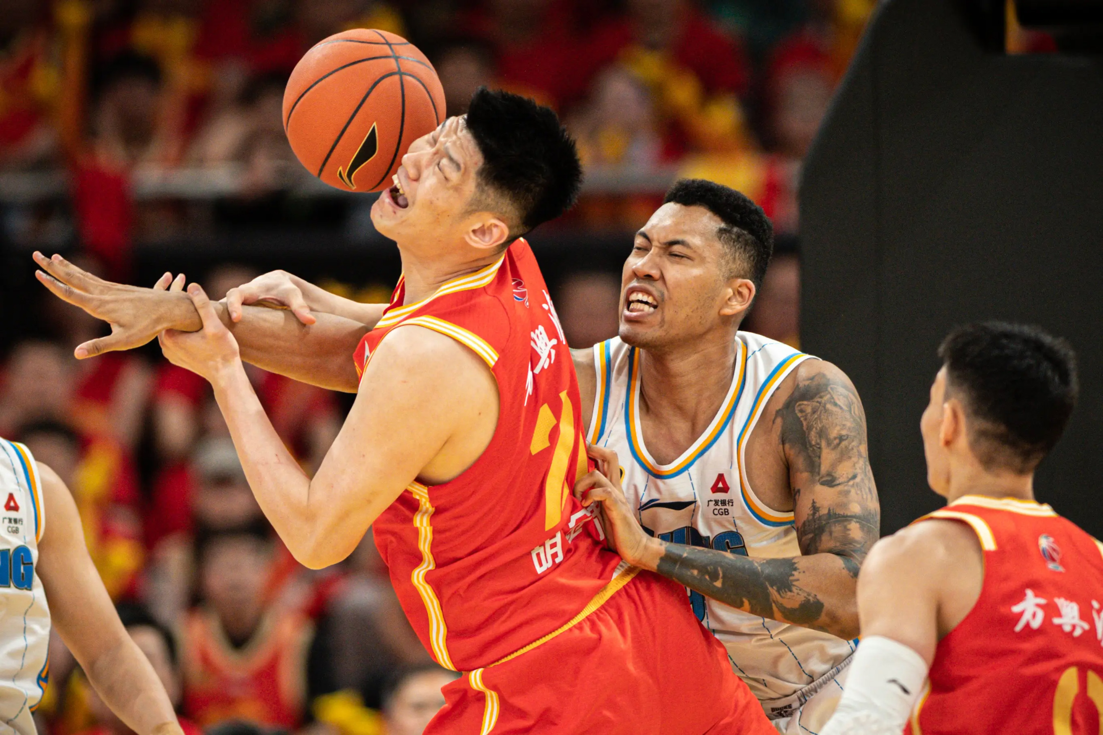 开云体育在线-包含今夜迈阿密热火调整名单以备CBA常规赛，队长鼓劲环节打磨，态度坚定，身体对抗强度拉满的词条